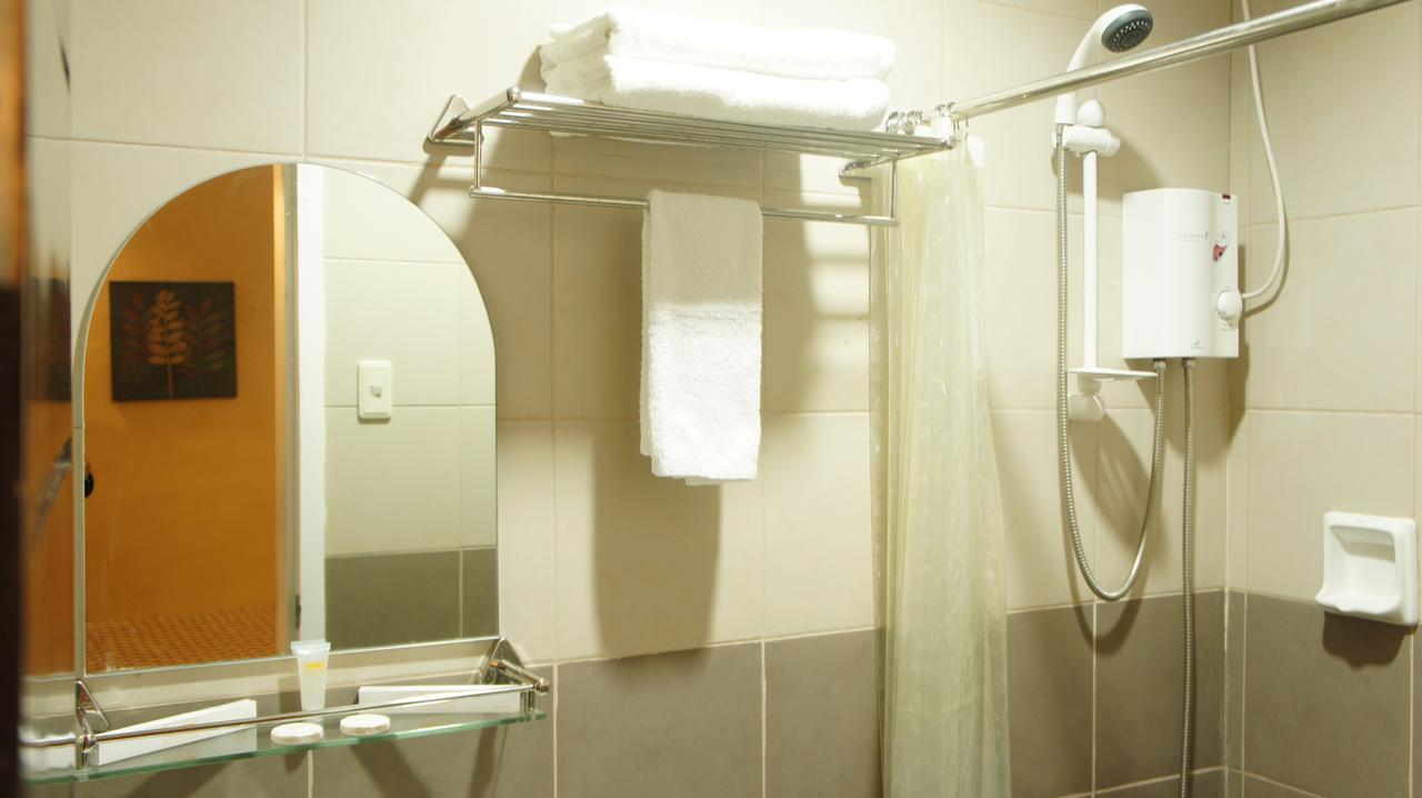 Urbantel Hotel Lucena Extérieur photo