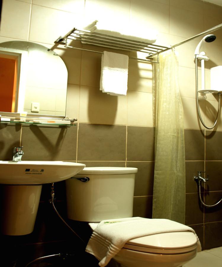 Urbantel Hotel Lucena Extérieur photo